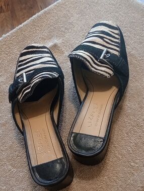 Liz Flex By Liz Claiborne Black and White Zebra Print Mules